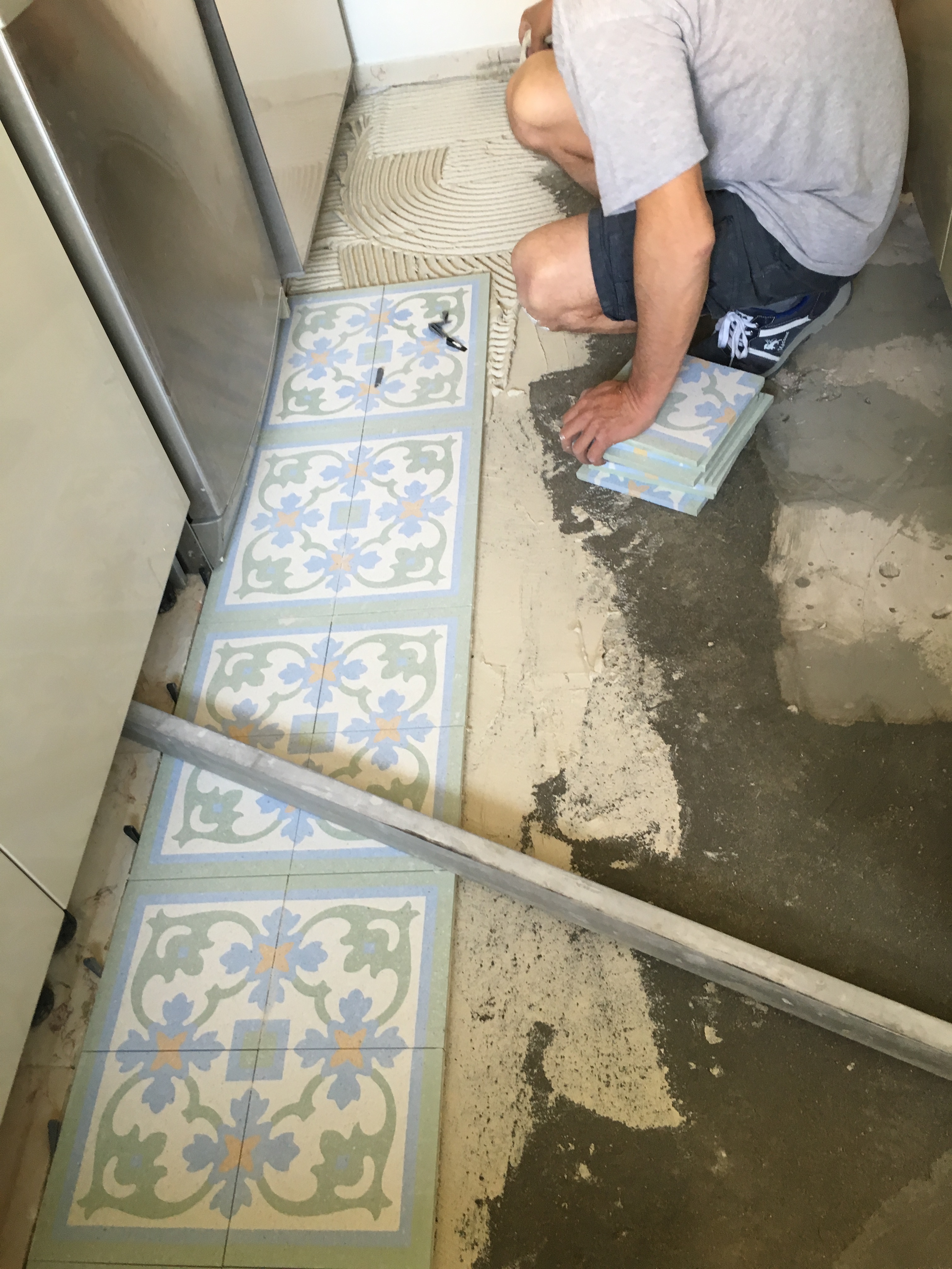 אריחי טראצו מעוטרים