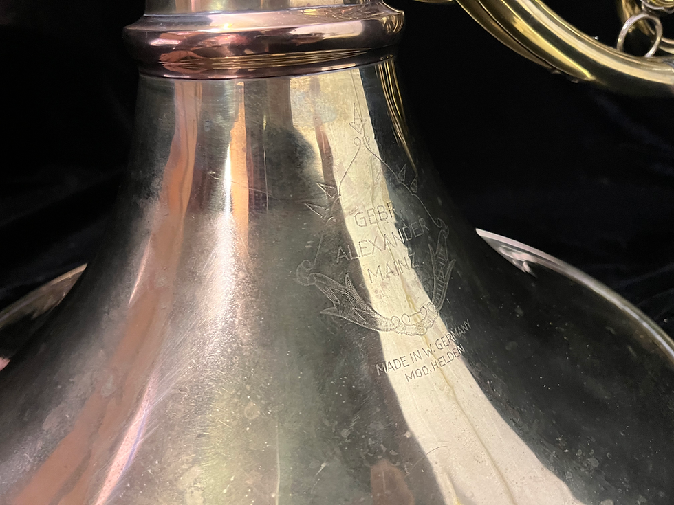 The logo of the Heldenhorn engraved on the double-seamed hand hammered bell.