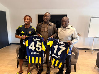 Football : à Istanbul, le ministre Abdoul Kassim Fomba échange avec des joueurs maliens