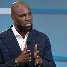 Kémi Séba maintenu en détention provisoire, audience renvoyée au 29 avril