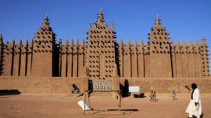 À Djenné, le crépissage de la grande mosquée rassemble une communauté soudée autour de son patrimoine