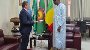 Diplomatie : cinq nouveaux ambassadeurs accrédités au Mali présentent les copies figurées de leurs lettres de créance
