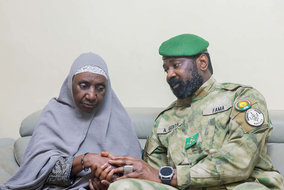 Solidarité nationale : le Président Assimi Goïta au chevet des blessés et auprès de la famille du Général Sadio Camara