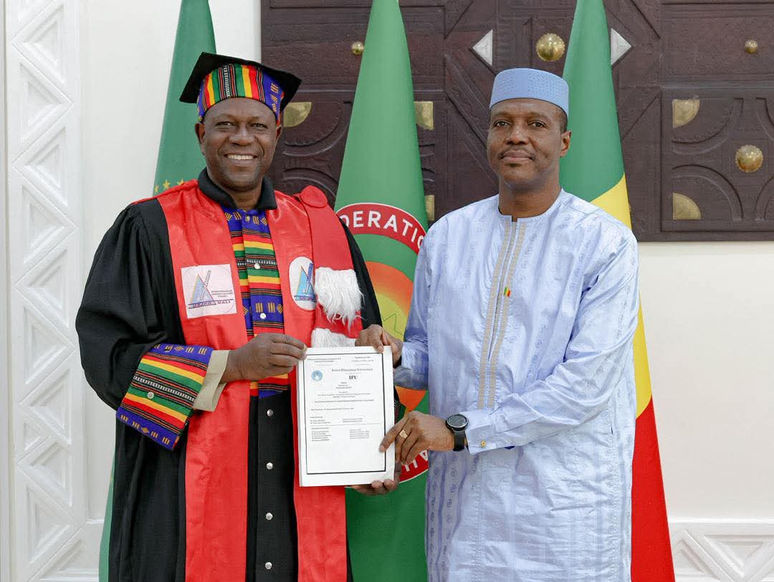 Recherche académique : le ministre Mahamadou Oumar Koné présente sa thèse au Premier ministre