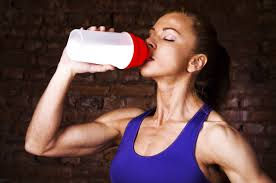 Suplementos de proteÃna y su osmolaridad con agua y la leche.