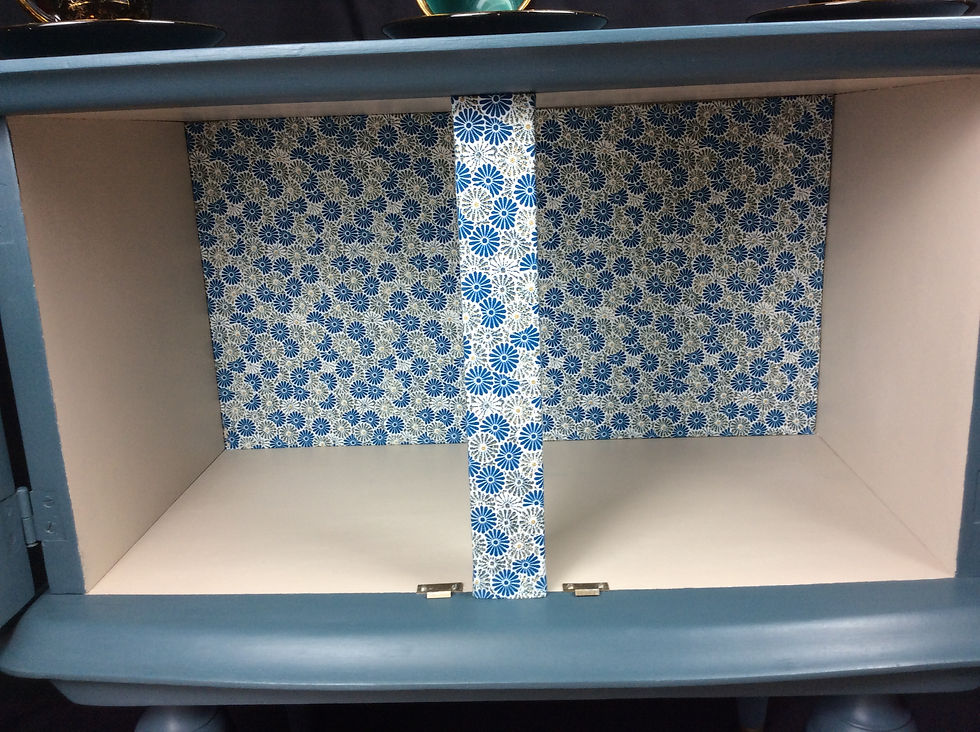 Miniature : Petit meuble bleu canard