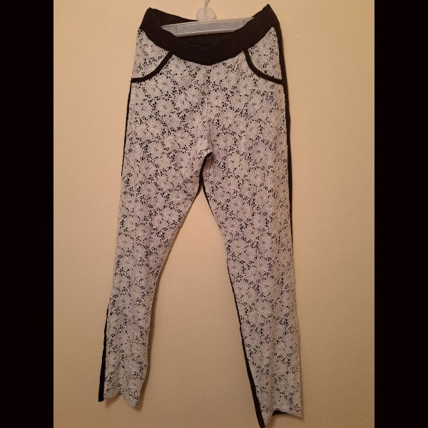 Thumbnail: Calzedonia “Élégance Noir Lace” Dual-Layer Couture Leggings (Black/White)