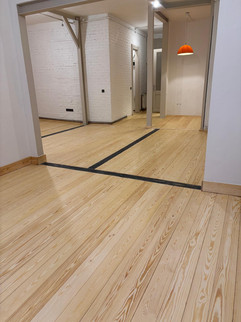 yeni döşenmiş rabıta parke.