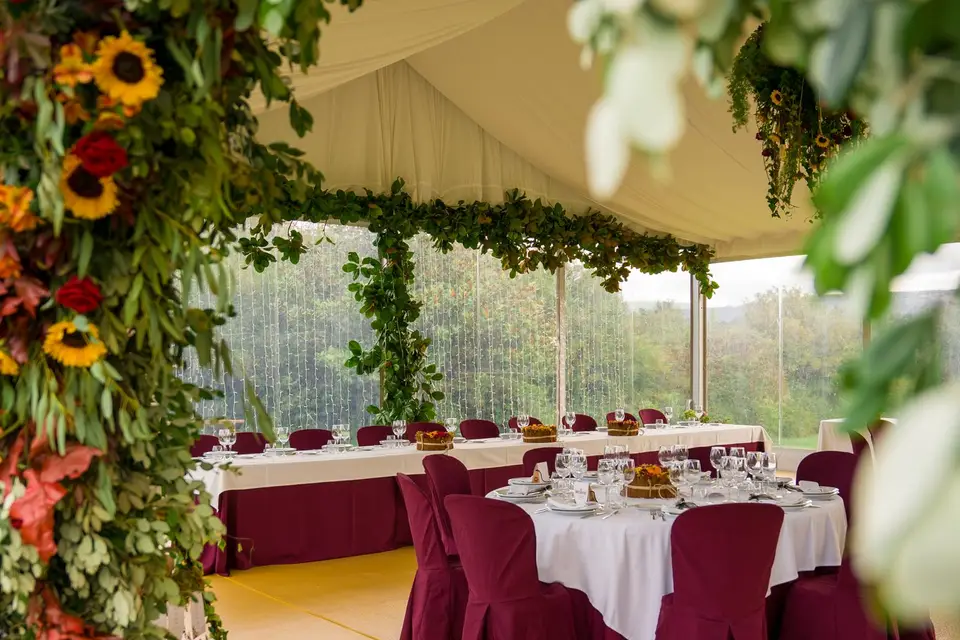 Salón para bodas con banquete - Cómo organizar una boda