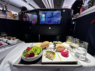 Serviço de bordo na cabine executiva em um vôo da Air France