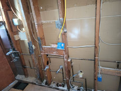 2925 2ndBath (1).jpg