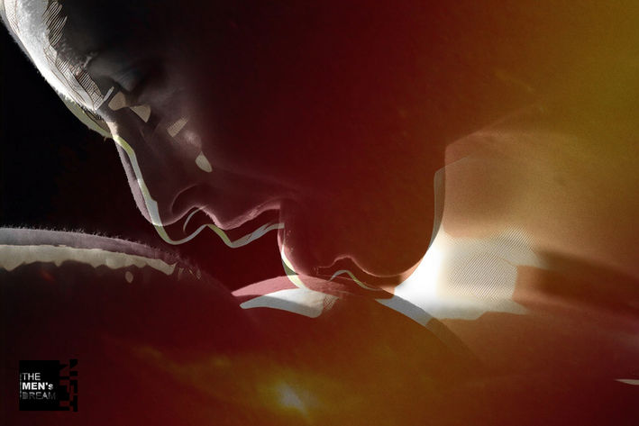 Absztrakt sötét, meleg tónusú kép, elmosódott emberi vonásokkal, fénycsíkokkal.