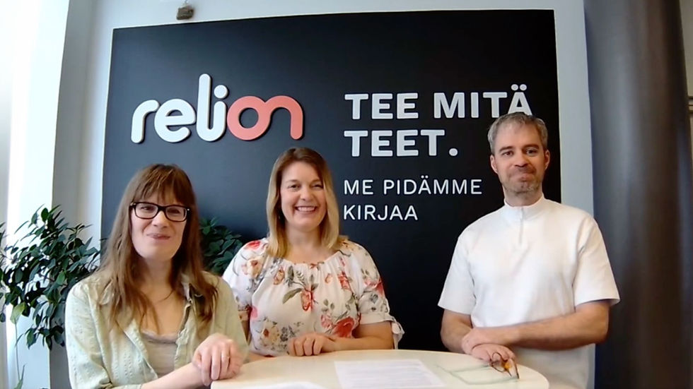 Relions Laura Matikainen, Anne Tentke och Onni Hietalahti på Relions kontor i Södra Karelen.