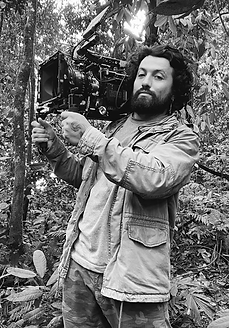 Roa And Filmmakers Crew es una productora cinematográfica a la cabeza del director de cine Andrés Roa, dedicados a la producción de peliculas, series y cine publicitario.
