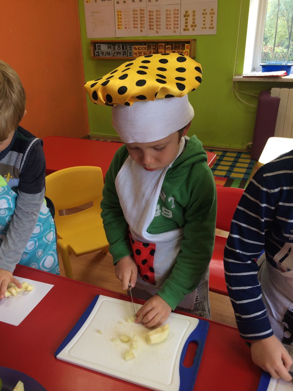 cutting bananas