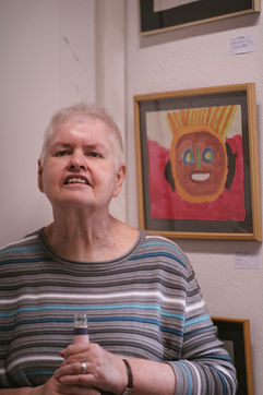 Künstlerin Selbstportrait im Atelier Kopfsalat Ausstellung