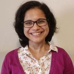 Professor na Academia Senior Online destinada a seniores que pretendam cursos ou aulas para ser ativos