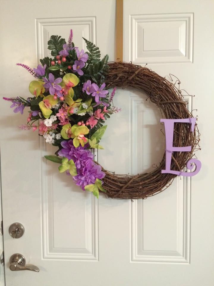 $6518 inch Wooden Floral Wreath