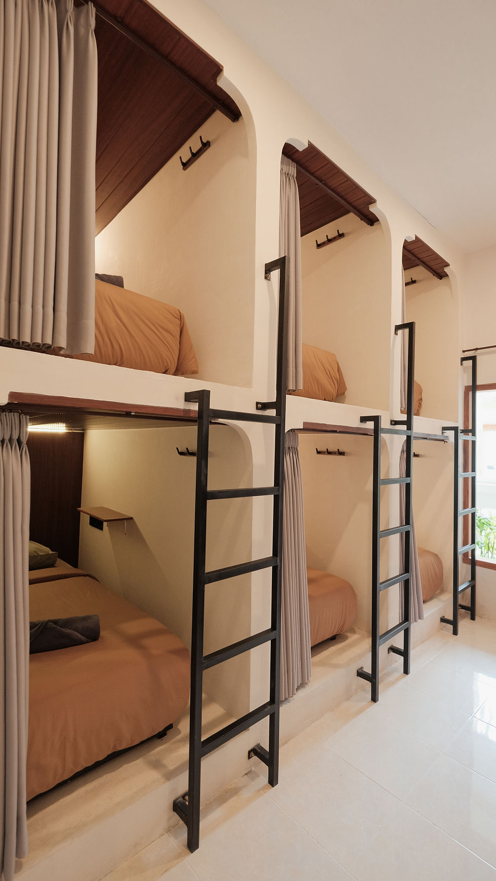 6 dorm single-bed capsules