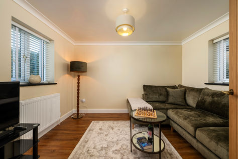 TREALLEN ROCK - luxurious and comfortable Games Room including smart TV, sound system - L shaped sofa
