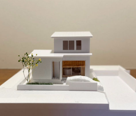 光と風を取り込むコンパクトな住まいの模型写真