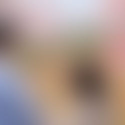 春の分譲地で土地を確認する夫婦 家づくりを検討する様子(小田原エリア)