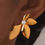Miniature : Stainless steel oorsteker leaf pearl goud 34x23mm (per paar)