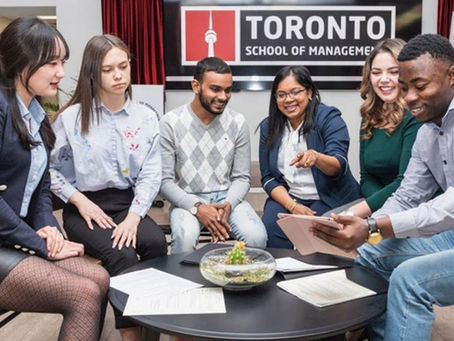Venha estudar na Toronto School of Management e tenha uma experiência de trabalho no Canadá