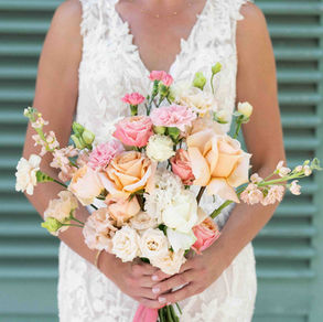 mariage coloré, chateau maïme, mariage provence, bouquet de mariée, callice mariage, songe pastel, robe de mariée, photographe de mariage provence