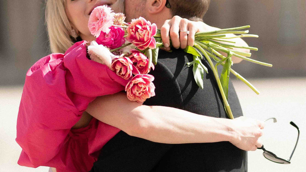 proposal Paris, Paris photographer, aje dress, pink dress, pink photo, pink atmosphere, proposal photographer, demande en mariage Paris