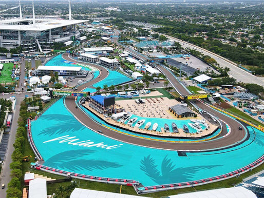 Piastri ukradl večírek Norrisovi, zatímco Ferrari věští strategie z hvězd