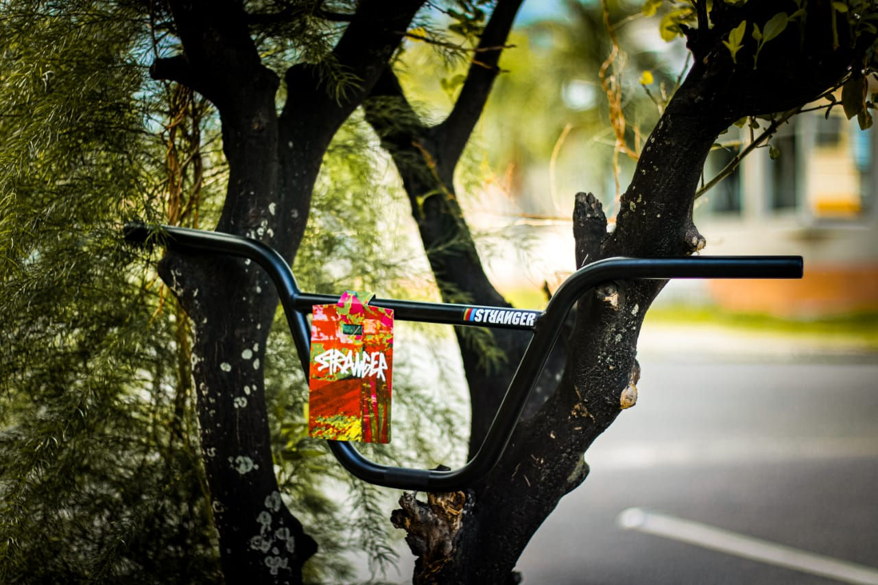 BARS STRANGER STEVIE CHURCHILL