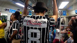 Torcedor no Metrô