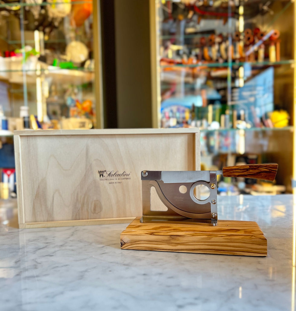 Thumbnail: Tagliasigari da Tavolo Saladini in Legno di Olivo