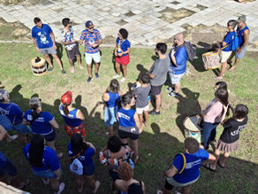 Grupo de integrantes do Batuques de Pernambuco ensaiando o ritmo de Maracatu na cidade histórica de Olinda em Pernambuco