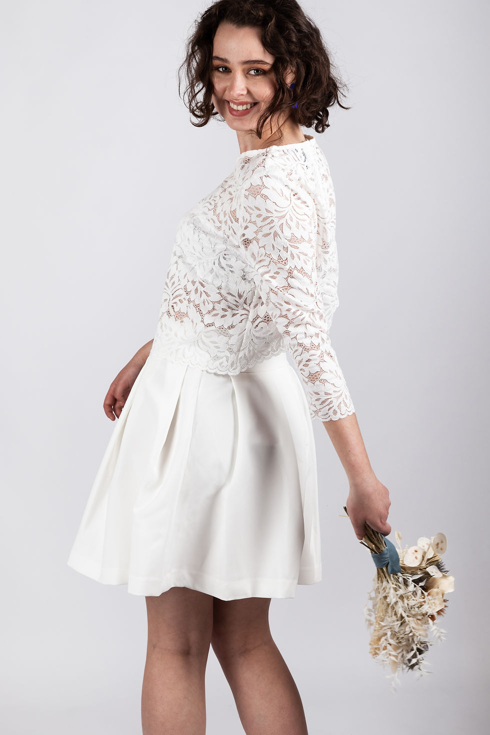 Miniature : Haut en dentelle à louer pour un mariage civil