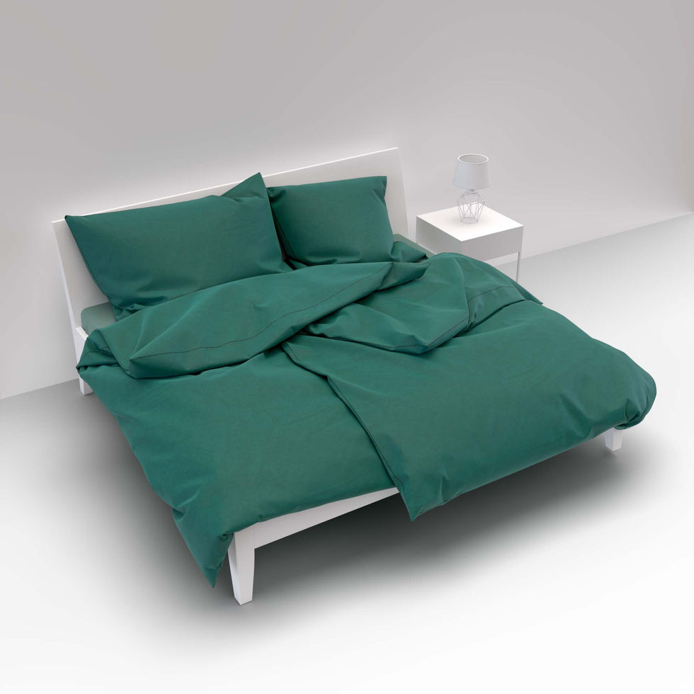 Lotus Satin Bettwäsche Uni in edlem Weiß auf Doppelbett – glatt & glänzend