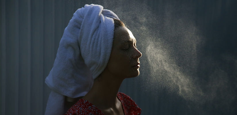 AdobeStock_342969030-facial-spray.jpeg