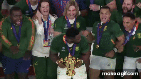 Siya_Kolisi_lifts_the_Webb_Ellis_Cup_aft
