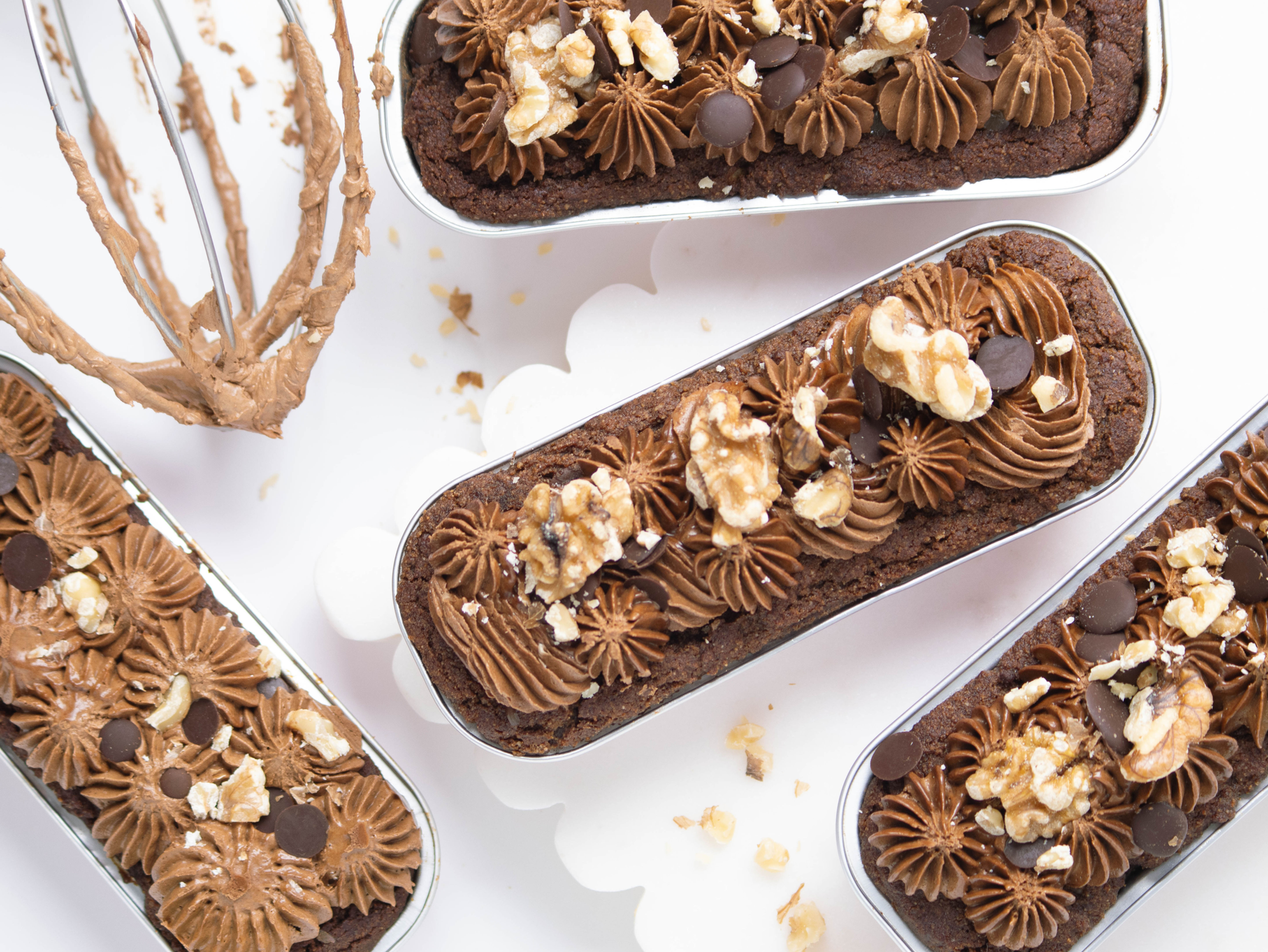 CAROB BROWNIE, CARAMEL, WALNUT MINI CAKE