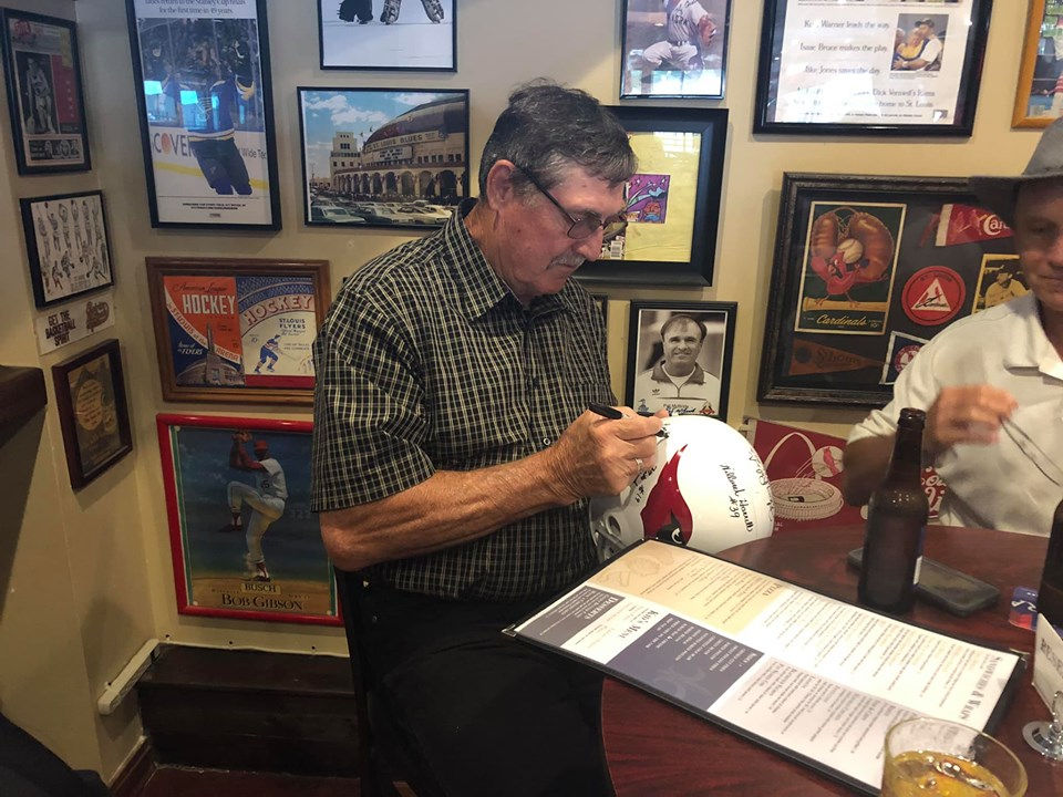 Former players signing autos