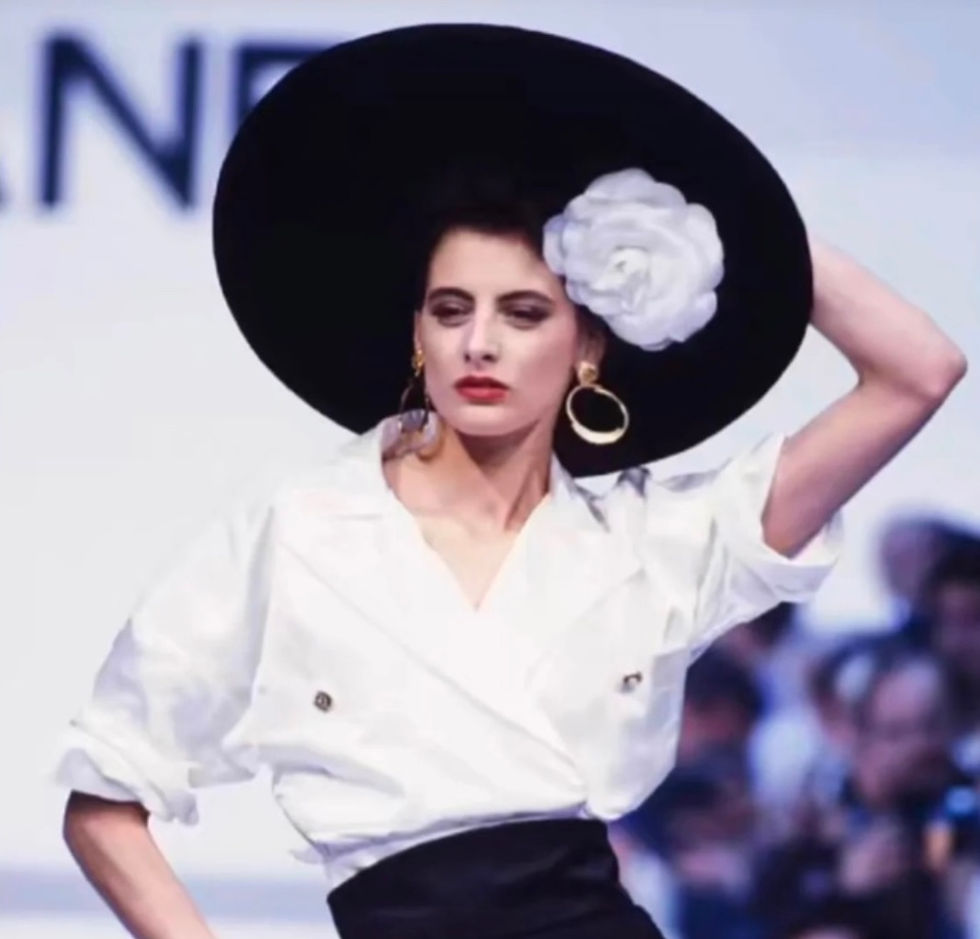 Thumbnail: Chanel Vintage 54-71 Gold-Plated Large Hoop Clip-on Earrings