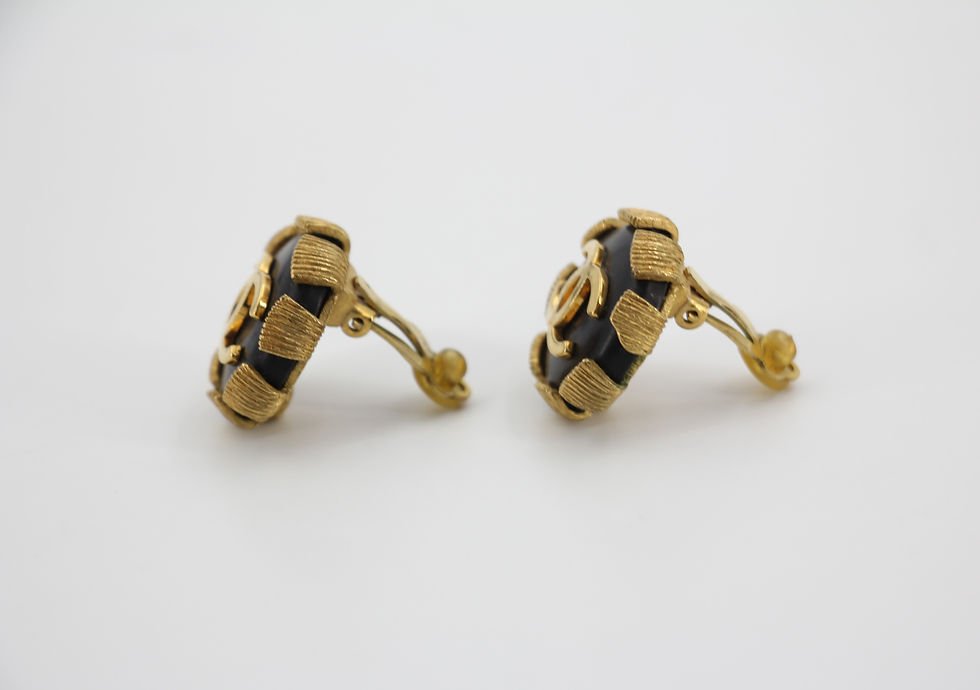 Thumbnail: Chanel Vintage 94P Gold Plated & Resin Buckle CC Black and Gold Clip-on Earring