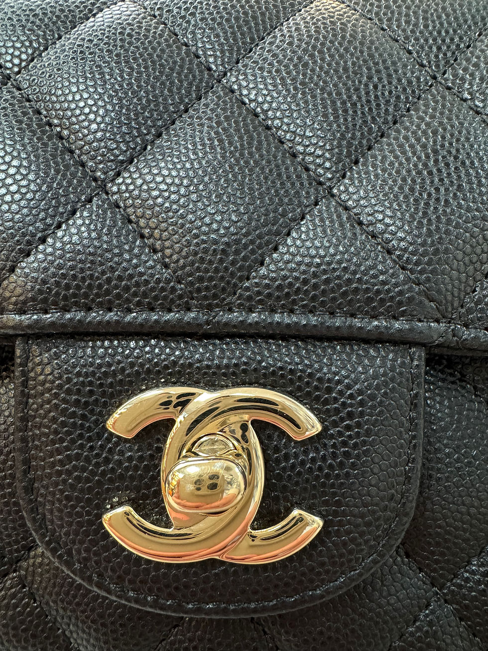 Thumbnail: Chanel(17) Small Classic Flap Caviar
