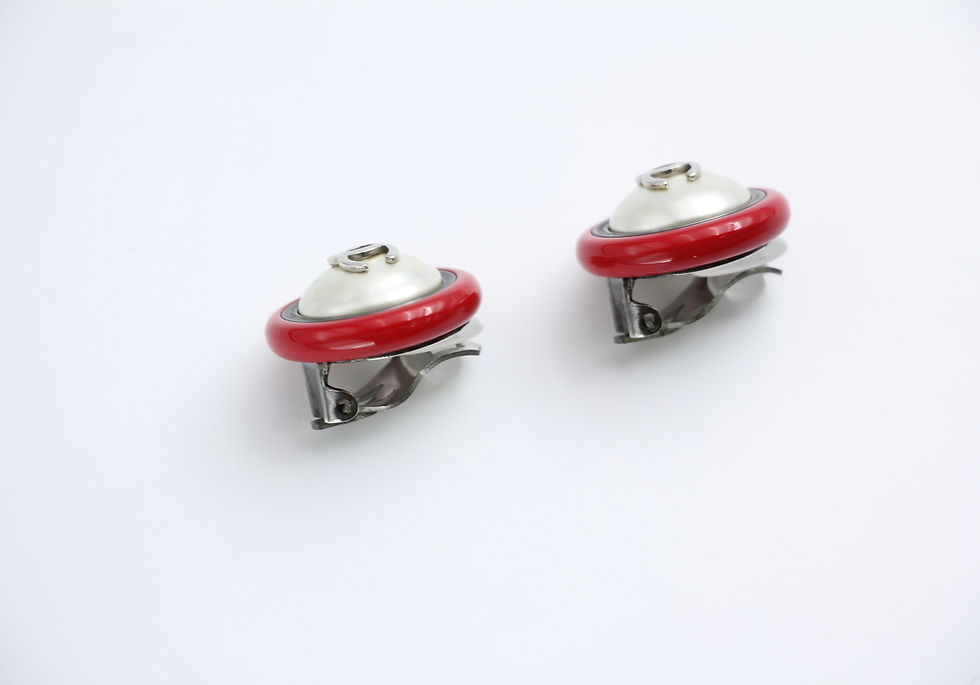 Thumbnail: Chanel Vintage 96P Resin Imitation Pearl Red Round Clip-on Earrings