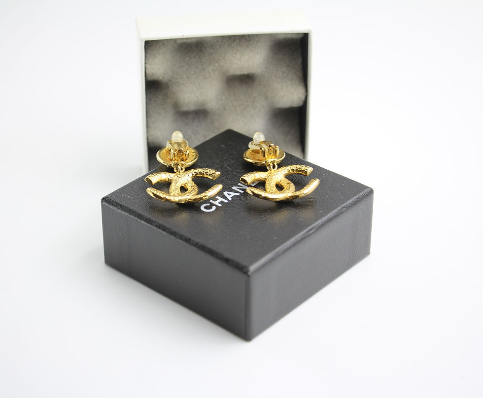 Thumbnail: Chanel Vintage 95A Gold-plated Carved Dangle Clip-on Earrings