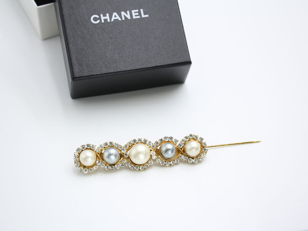 Thumbnail: Chanel Vintage 71-80 Rhinestone & Imitation Pearls Gray White Brooch