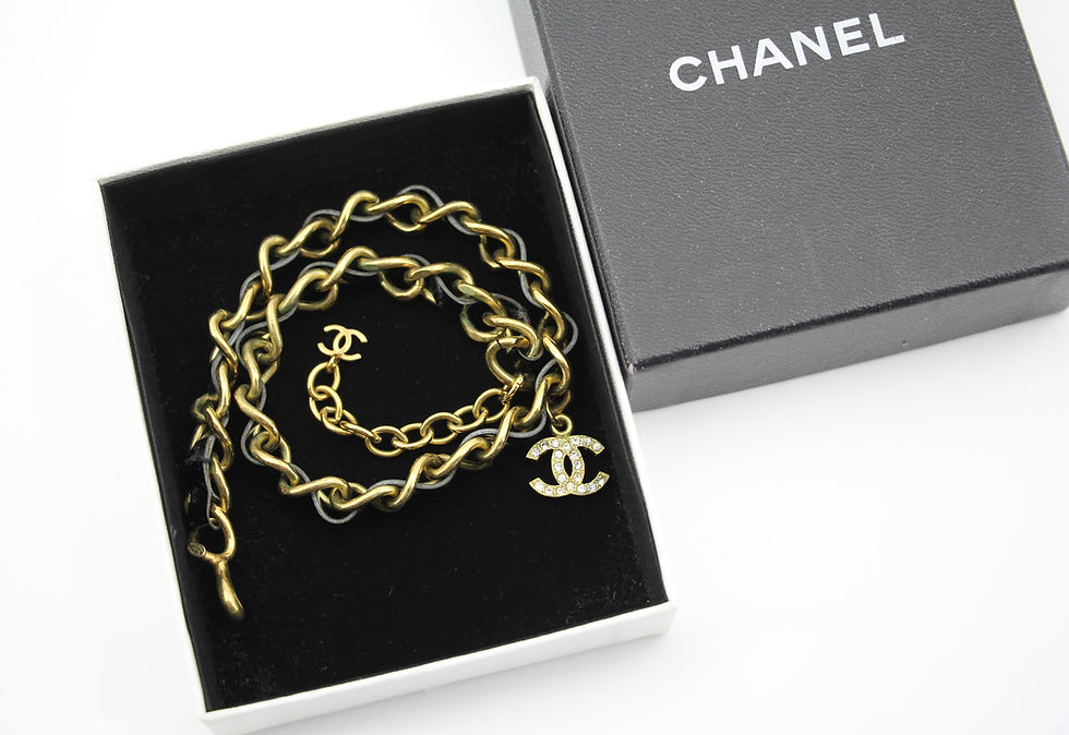 Thumbnail: Chanel Vintage 95P Rhinestone Gold-plated Black Shiny Leather Chain CC Choker