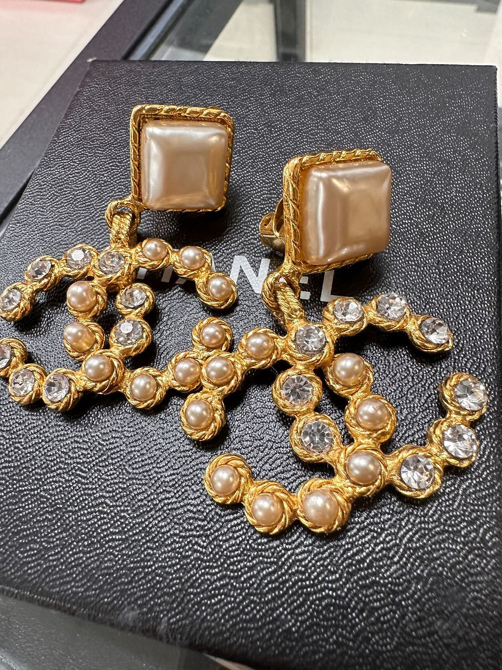Thumbnail: Chanel Vintage 91 Diamond-Shaped Imitation Pearl Large CC Clip-on Earrings