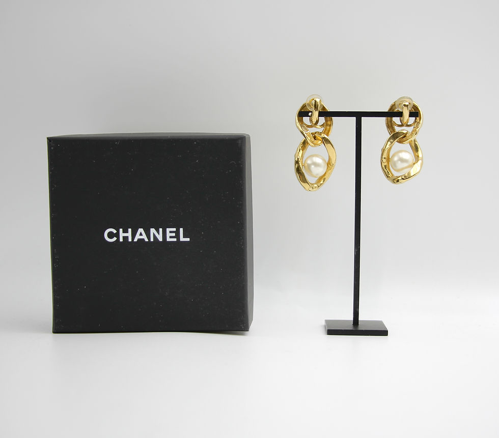 Thumbnail: Chanel L20C Imitation Pearl Figure Eight Two-Buckle Lock Earrings 